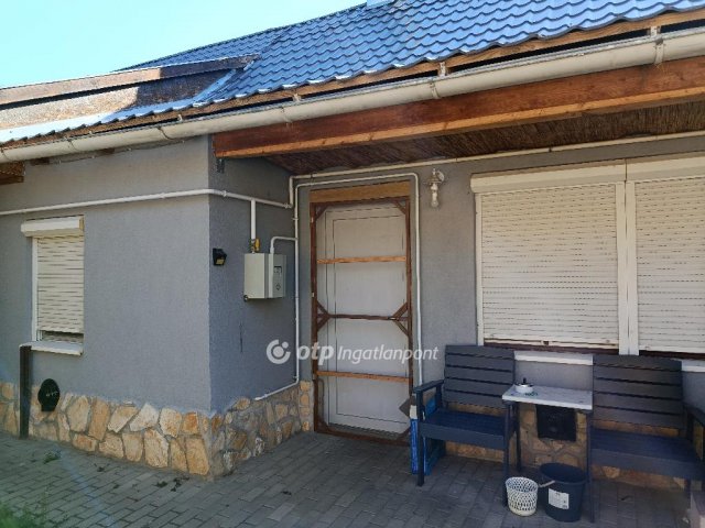 Eladó családi ház, Dombóváron 37 M Ft, 4 szobás