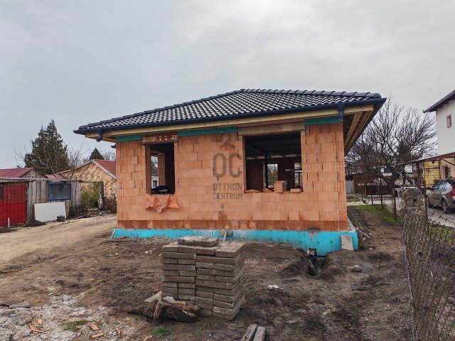 Eladó családi ház, Cegléden 77 M Ft, 3 szobás