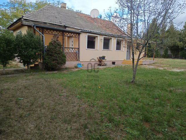 Eladó családi ház, Dunaharasztin 65 M Ft, 2 szobás