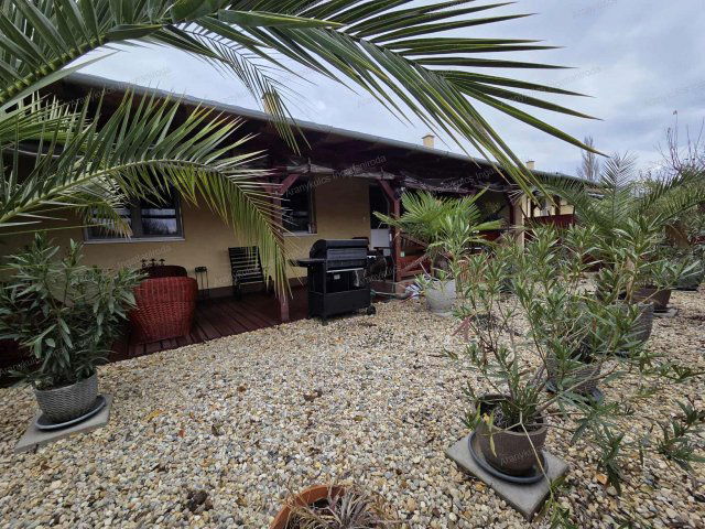 Eladó téglalakás, Gyulán 63.99 M Ft, 2+1 szobás