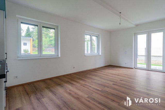 Eladó téglalakás, Balatonföldváron 68 M Ft, 2 szobás