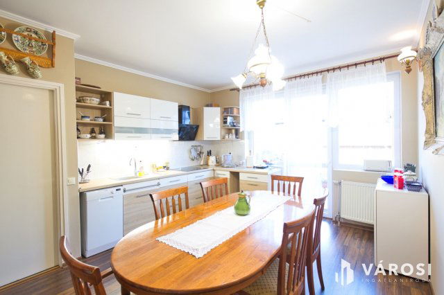 Eladó családi ház, Békéscsabán 88.9 M Ft, 5 szobás