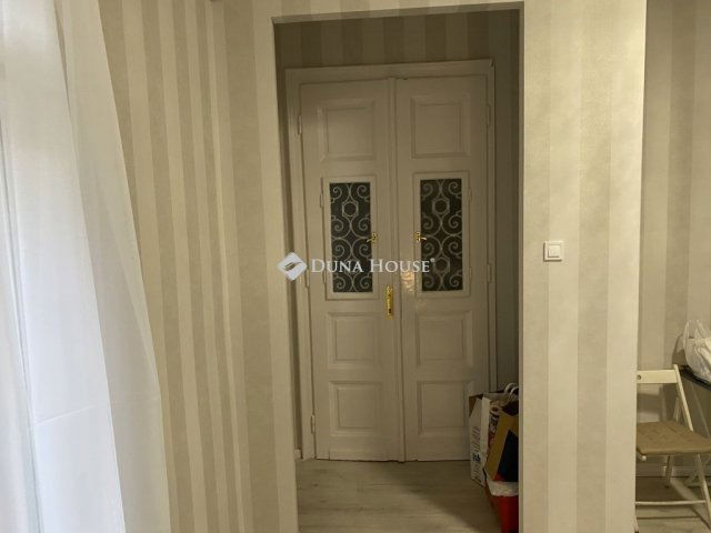 Eladó téglalakás, Budapesten, V. kerületben 65 M Ft, 1 szobás
