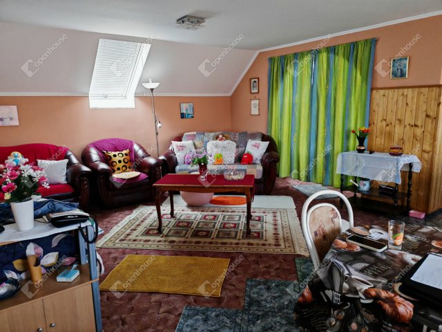 Eladó családi ház, Vecsésen 130 M Ft, 5 szobás