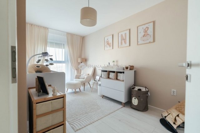 Eladó panellakás, Pécsett 59.99 M Ft, 3 szobás