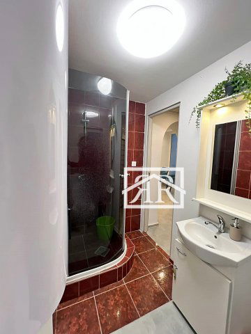 Kiadó üzlethelyiség, Deszken, Alkotmány utcában 130 E Ft / hó