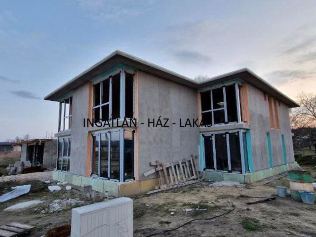 Eladó sorház, Balatonföldváron 70 M Ft, 3 szobás