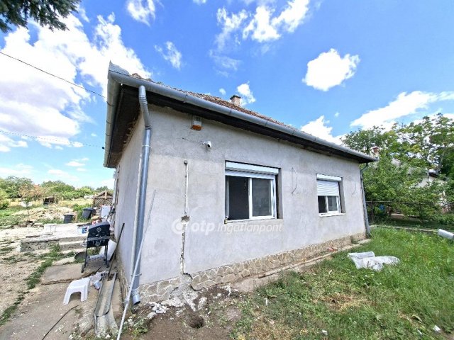 Eladó családi ház, Ráckeresztúron 70.5 M Ft, 2+1 szobás