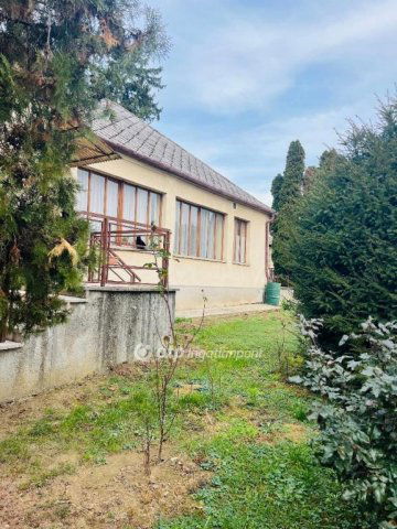 Eladó családi ház, Versenden 16.9 M Ft, 4 szobás