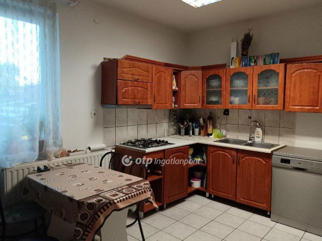 Eladó családi ház, Nyíregyházán 71.9 M Ft, 4 szobás