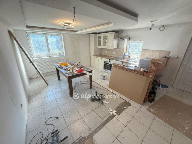 Eladó családi ház, Tiszakécskén 25.9 M Ft