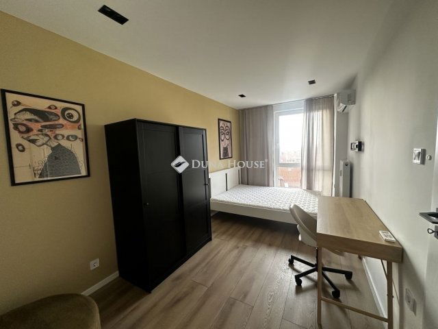 Eladó panellakás, Pécsett 67.9 M Ft, 3 szobás