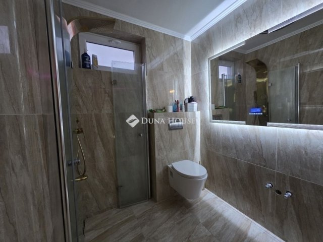 Eladó családi ház, Gyömrőn 120 M Ft, 7 szobás