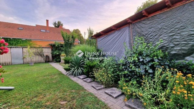 Eladó családi ház, Vácon 160 M Ft, 4 szobás