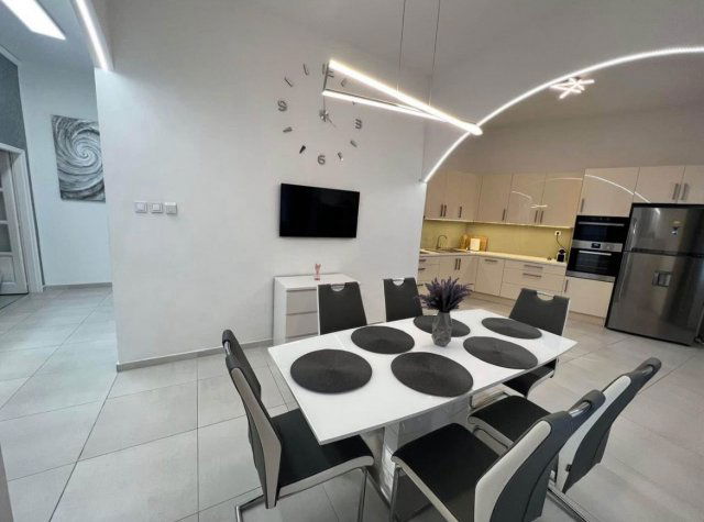 Eladó téglalakás, Budapesten, VI. kerületben 259 M Ft, 2 szobás