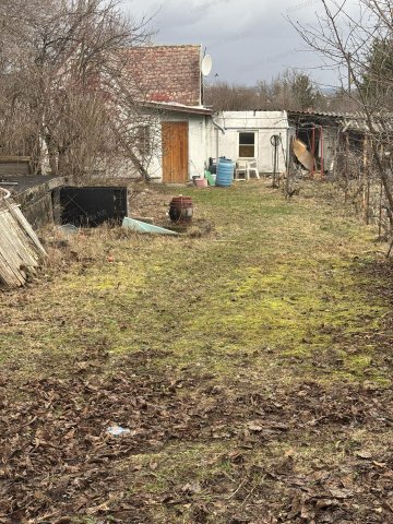 Eladó nyaraló, Tatabányán 14.5 M Ft, 2+1 szobás