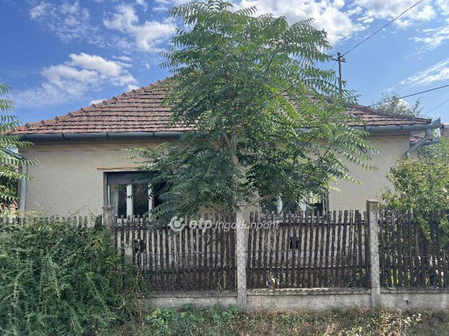 Eladó családi ház, Tápiógyörgyén 9.9 M Ft, 2 szobás