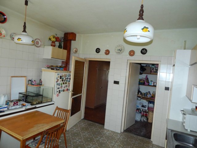 Eladó családi ház, Tatabányán 79.99 M Ft, 5 szobás