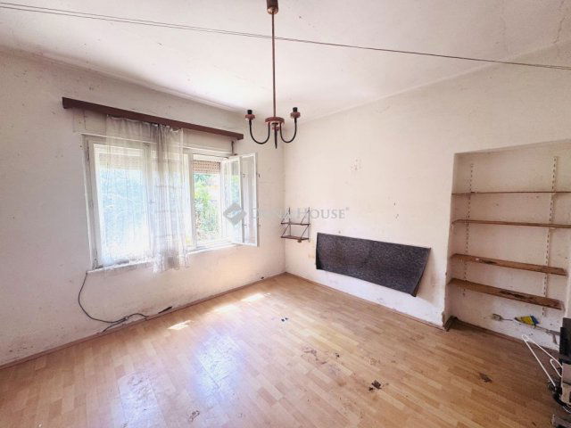 Eladó családi ház, Pécsett 52.5 M Ft, 4 szobás