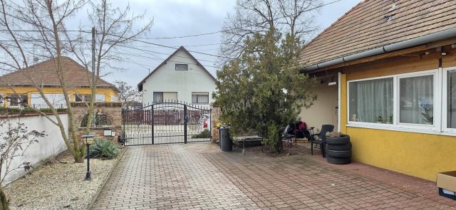 Eladó családi ház, Dunaharasztin 64.9 M Ft, 3 szobás