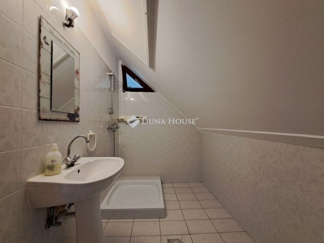 Eladó családi ház, Baján 69 M Ft, 5 szobás