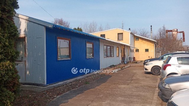 Kiadó ipari ingatlan, Dunaújvárosban 8000 E Ft / hó