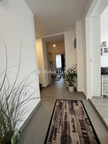 Eladó családi ház, Vecsésen 113.9 M Ft, 3 szobás