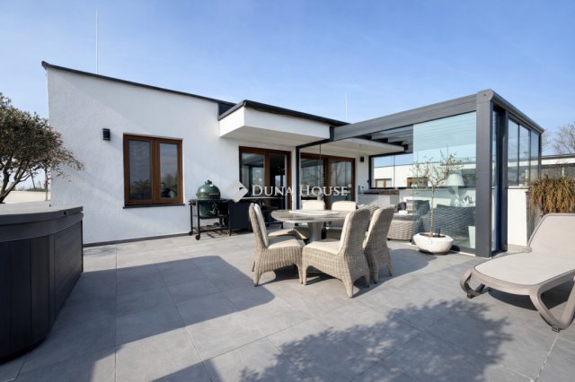 Eladó téglalakás, Budapesten, XV. kerületben 229 M Ft, 7 szobás