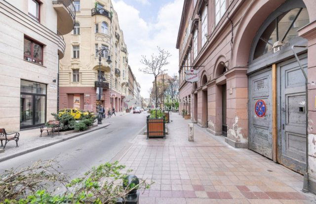 Eladó téglalakás, Budapesten, VII. kerületben 105 M Ft, 2 szobás