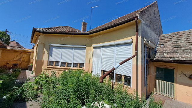 Eladó családi ház, Cegléden 38.9 M Ft, 3 szobás