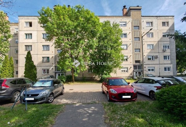 Eladó panellakás, Békéscsabán 32.9 M Ft, 2 szobás