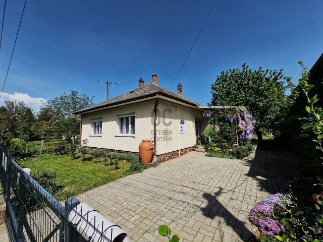 Eladó családi ház, Balatonbogláron 108.9 M Ft, 6 szobás