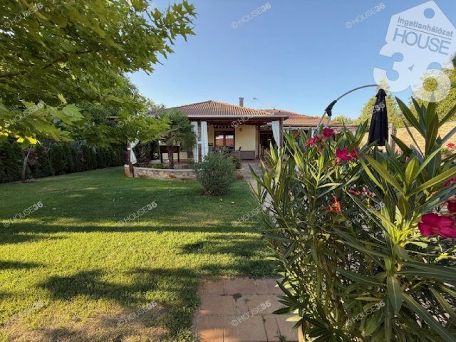 Eladó családi ház, Kecskeméten 139.99 M Ft, 5 szobás