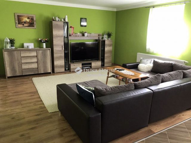 Eladó családi ház, Kisbéren 78.5 M Ft, 5 szobás