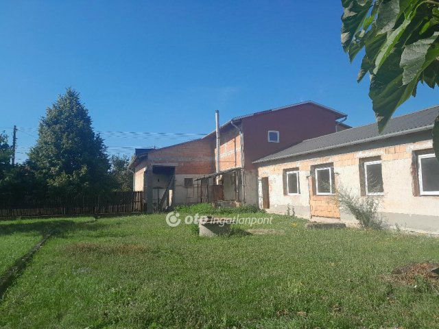 Eladó üzlethelyiség, Komáromban 132 M Ft / költözzbe.hu