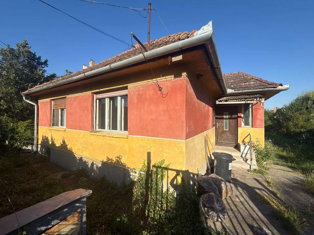 Eladó családi ház, Pomázon 65 M Ft, 3 szobás