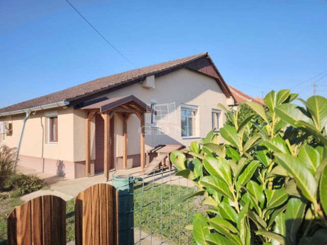 Eladó családi ház, Petrikeresztúron 59.99 M Ft, 3 szobás