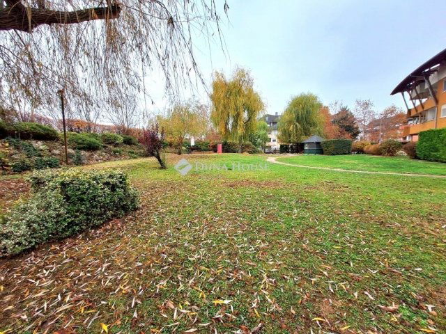 Eladó téglalakás, Győrött 81.9 M Ft, 3 szobás