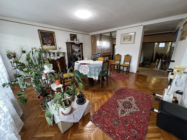 Eladó családi ház, Arlón 29.9 M Ft, 5 szobás