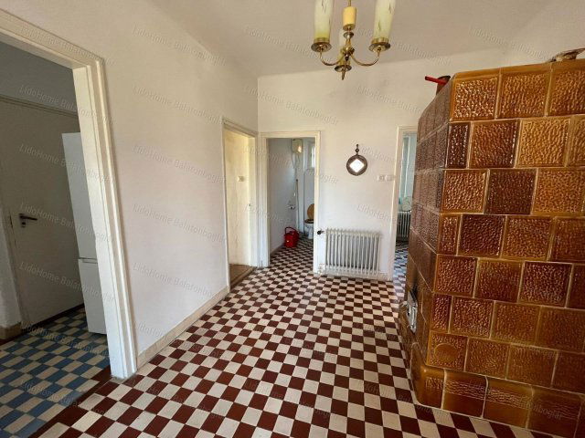 Eladó családi ház, Balatonlelleén 69.9 M Ft, 21 szobás