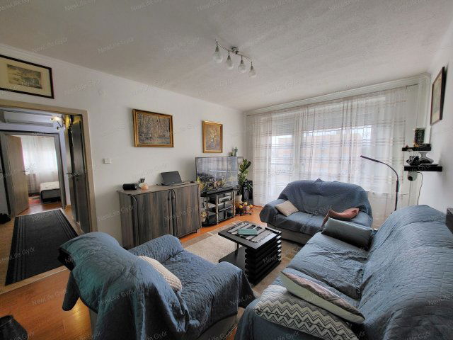 Eladó panellakás, Győrött 62.9 M Ft, 4 szobás