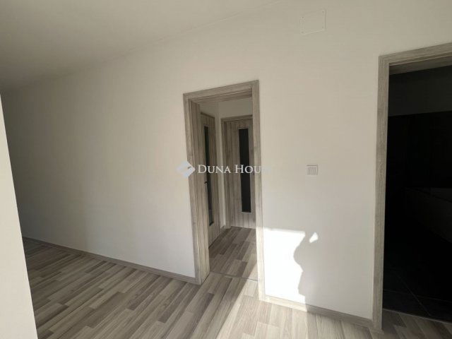 Eladó ikerház, Nagytarcsán 130.7 M Ft, 4 szobás