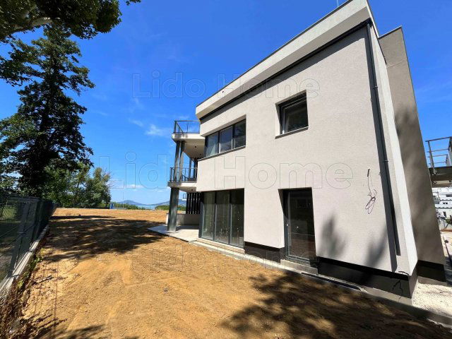 Eladó nyaraló, Balatonfenyvesen 353.06 M Ft, 8 szobás
