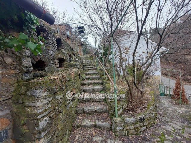 Eladó családi ház, Pécsett 73.8 M Ft, 4 szobás