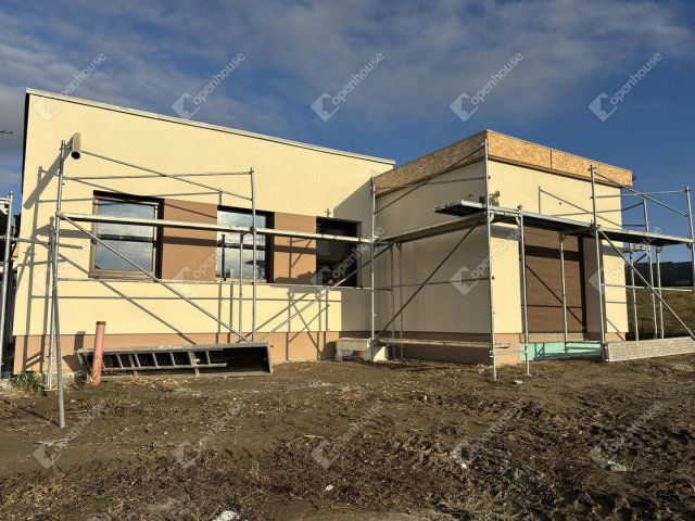 Eladó családi ház, Bábolnán 126 M Ft, 4 szobás