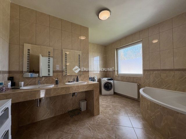 Eladó családi ház, Gyálon 116 M Ft, 6 szobás