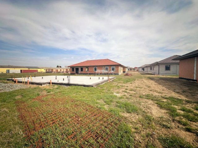 Eladó ikerház, Szombathelyen 95 M Ft, 3 szobás