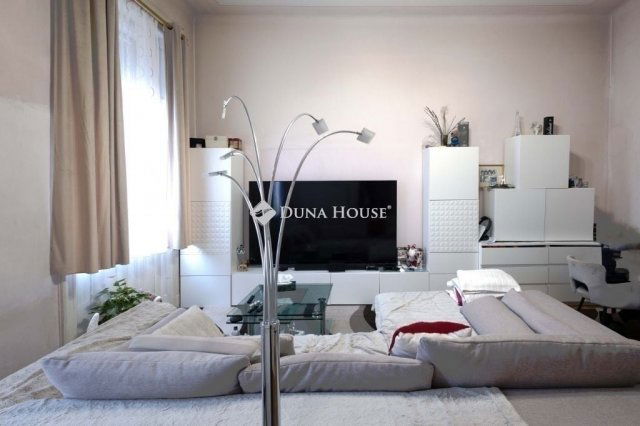 Eladó téglalakás, Budapesten, VIII. kerületben 73.9 M Ft