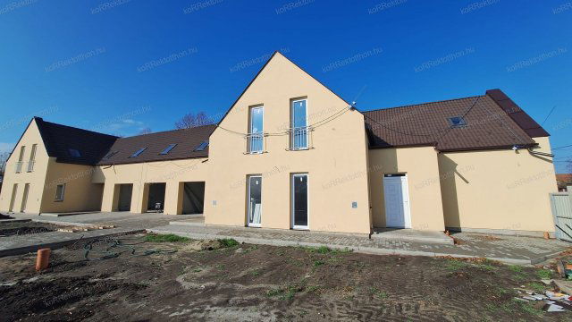 Eladó téglalakás, Jászberényben 53.6 M Ft, 4 szobás