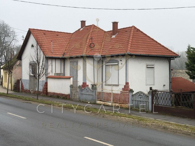 Eladó családi ház, Lengyeltótiban 34.99 M Ft, 6 szobás